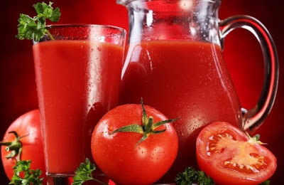 Cắt cà chua thành từng lát mỏng, đắp lên mặt mỗi ngày.